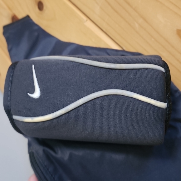 Nike Active Fanny Bag with insulated bottle holder - Picture 10 of 10